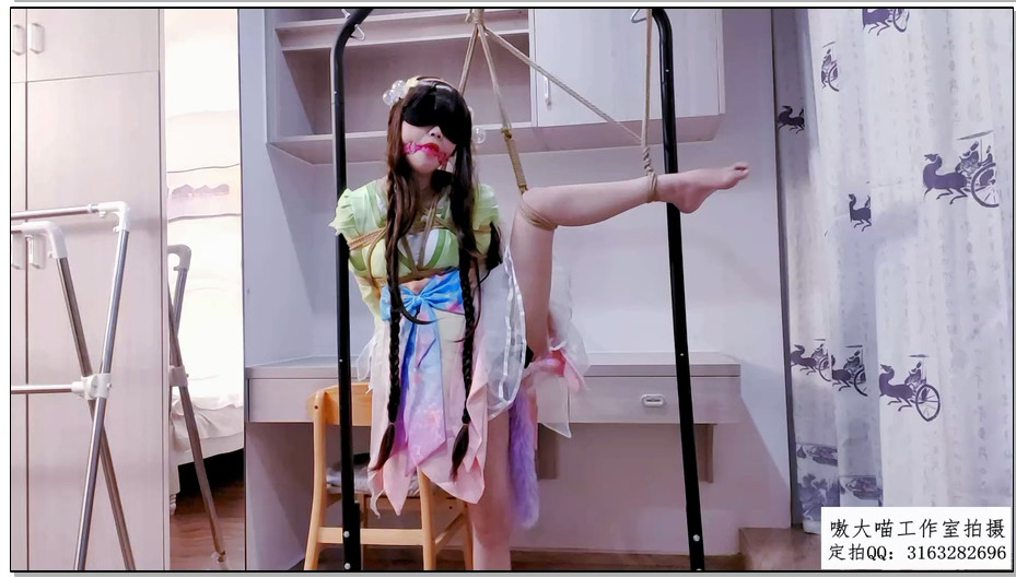 【嗷大喵】二次元少女cos系列 娜可露露晚萤+日式紧缚+分腿驷马+自带尾巴+挠脚心等折磨…