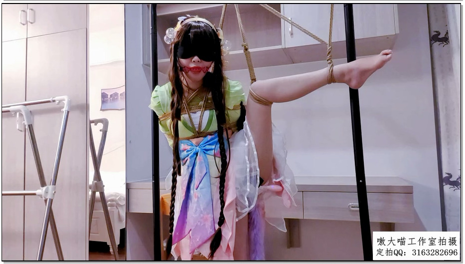 【嗷大喵】二次元少女cos系列 娜可露露晚萤+日式紧缚+分腿驷马+自带尾巴+挠脚心等折磨…