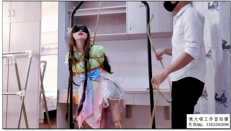 【嗷大喵】二次元少女cos系列 娜可露露晚萤+日式紧缚+分腿驷马+自带尾巴+挠脚心等折磨…