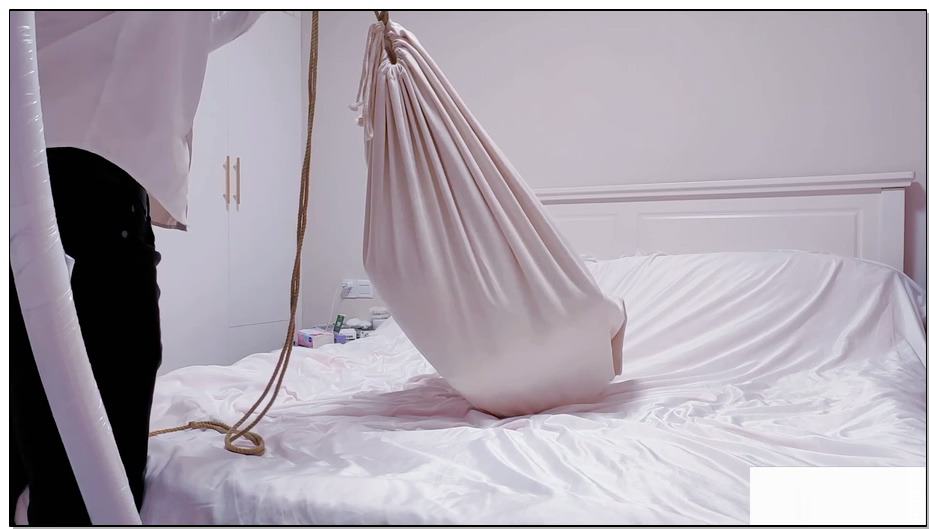 【嗷大喵】麻袋紧缚 -日式紧缚+腿部紧捆+装进麻袋+吊起麻袋+抽打屁股+口球+放下麻袋