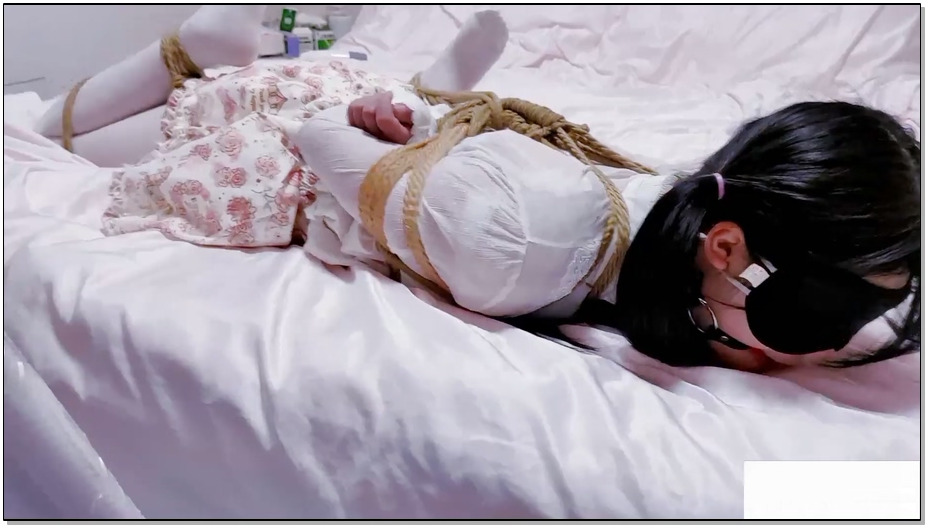 【嗷大喵】麻袋紧缚 -日式紧缚+腿部紧捆+装进麻袋+吊起麻袋+抽打屁股+口球+放下麻袋