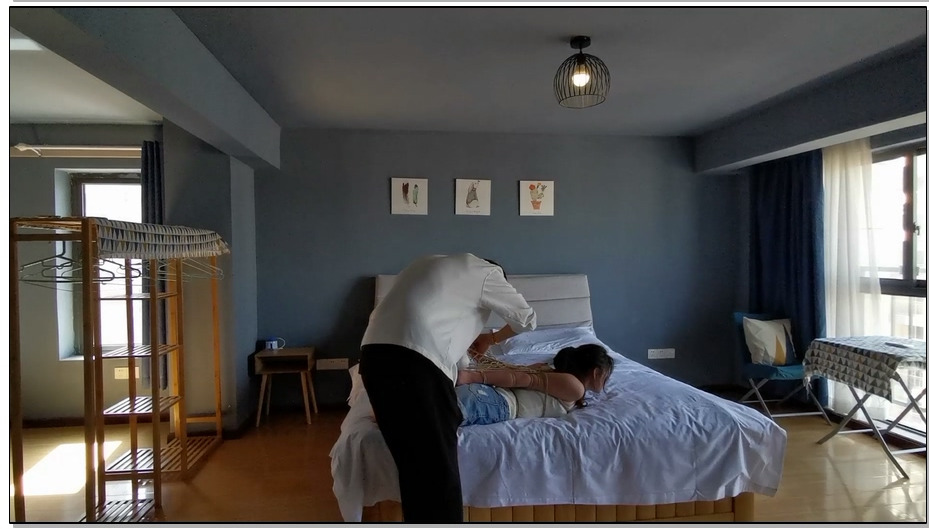 【奥特曼也很酷】把妹子独自绑在阁楼里，跑出去拿外卖