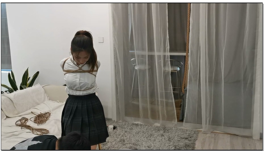 【奥特曼】新妹子小松，JK，口球，支臂驷马，一小时放置