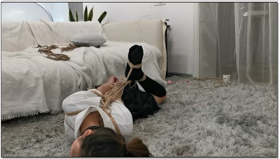 【奥特曼】新妹子小松，JK，口球，支臂驷马，一小时放置