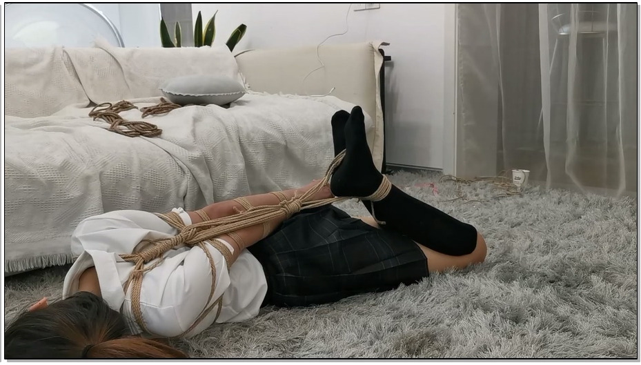 【奥特曼】新妹子小松，JK，口球，支臂驷马，一小时放置