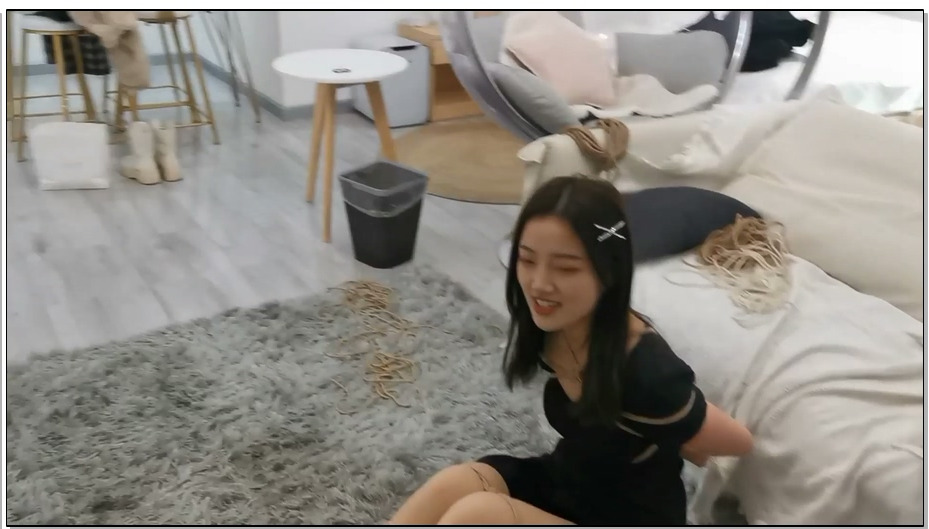 【奥特曼】新妹子童童 年前拍的新妹子长的还蛮美的，耐绑性也不错