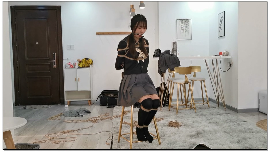 【奥特曼】绒绒JK独自放置一小时，因为绑的难受居然自己逃出去了