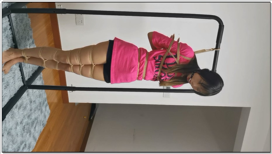 【奥特曼】刚上大一的新妹子珂如.一小时捆绑放置.努力的挣扎逃脱