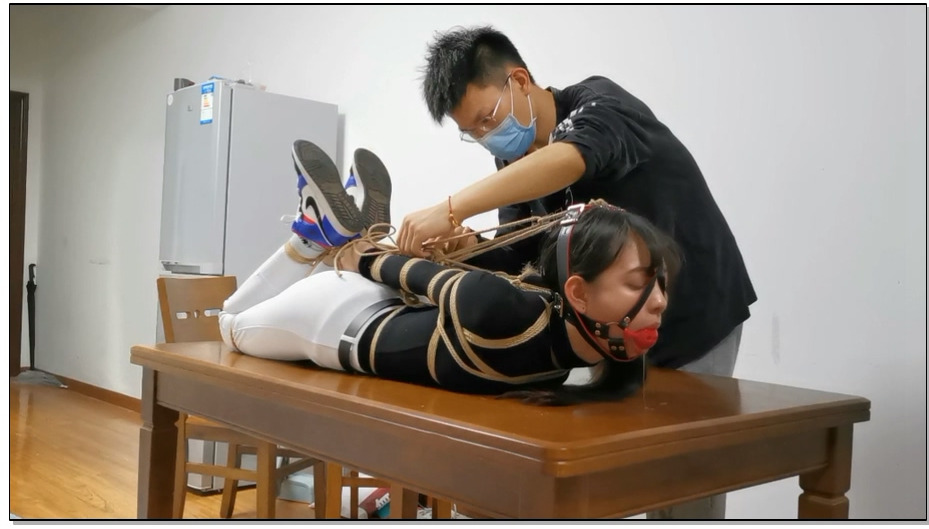 【奥特曼】珊珊的紧缚放置，马具口球+驷马牵引 