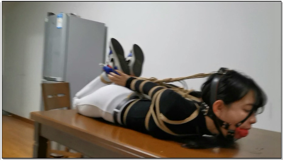 【奥特曼】珊珊的紧缚放置，马具口球+驷马牵引 