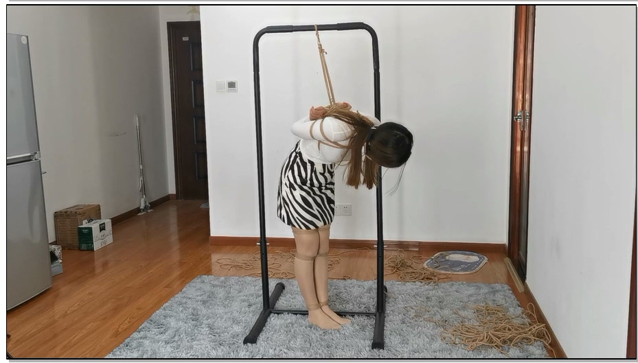 【奥特曼】新妹子婉瑜紧缚放置+挠痒痒