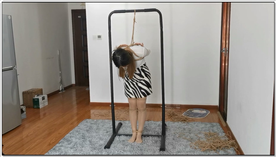 【奥特曼】新妹子婉瑜紧缚放置+挠痒痒