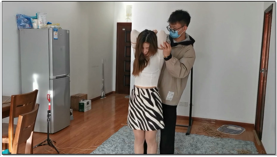 【奥特曼】新妹子婉瑜紧缚放置+挠痒痒