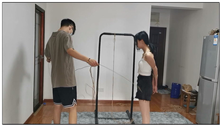 【奥特曼】身材面容完美的小宝妹直臂紧缚跪吊放置