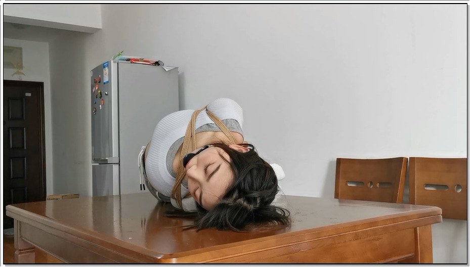 【奥特曼】新妹子尤涵，身材巨好，一小时半超紧驷马口球放置 