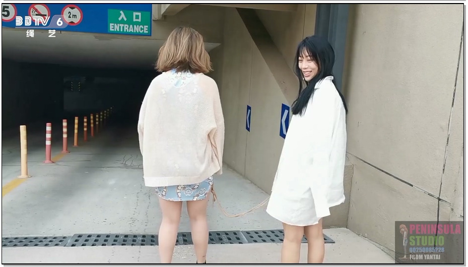 【半岛束艺】海语牵桃子直臂脚镣小区散步2：独自坐电梯