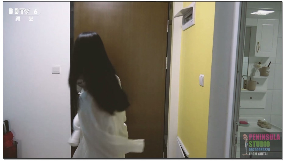 【半岛束艺】用脚开电梯，桃子内衣超紧欧式楼道电梯天台探险