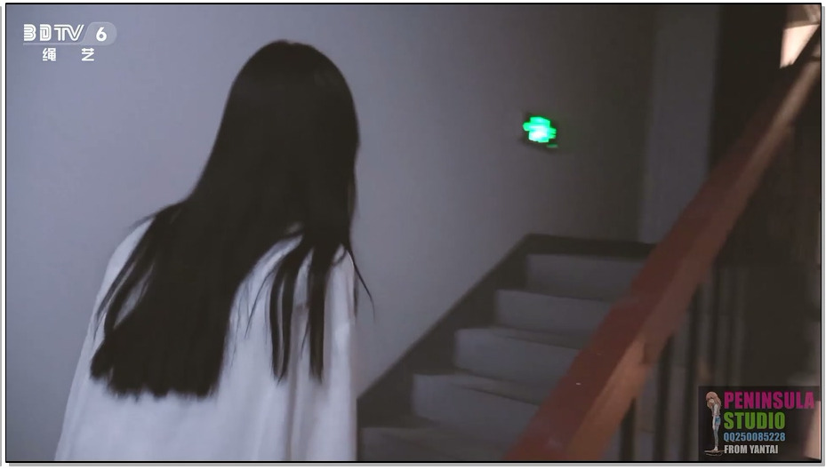 【半岛束艺】用脚开电梯，桃子内衣超紧欧式楼道电梯天台探险