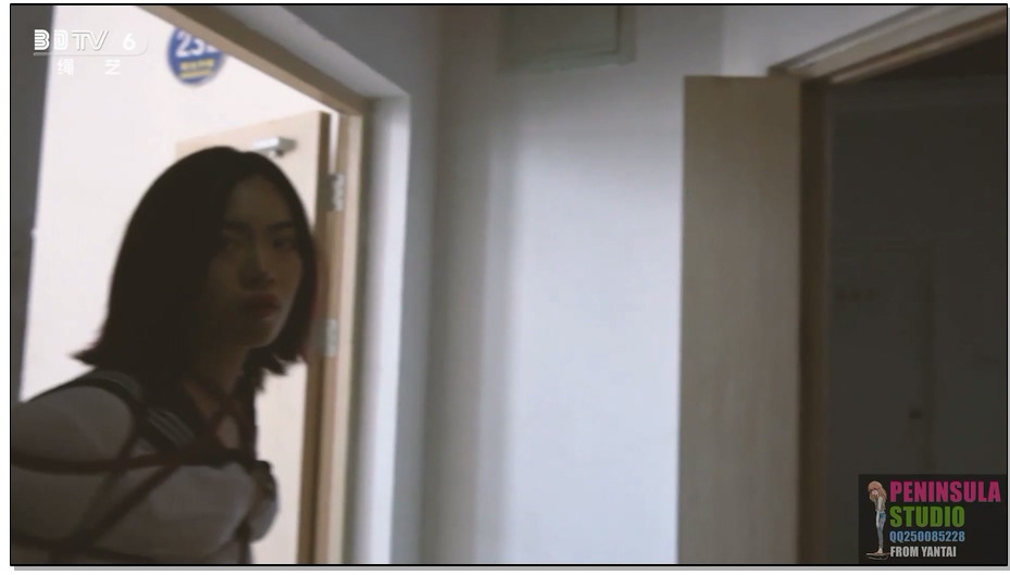 【半岛束艺】海语楼道露出，电梯出来一坨人吓得撒腿就跑