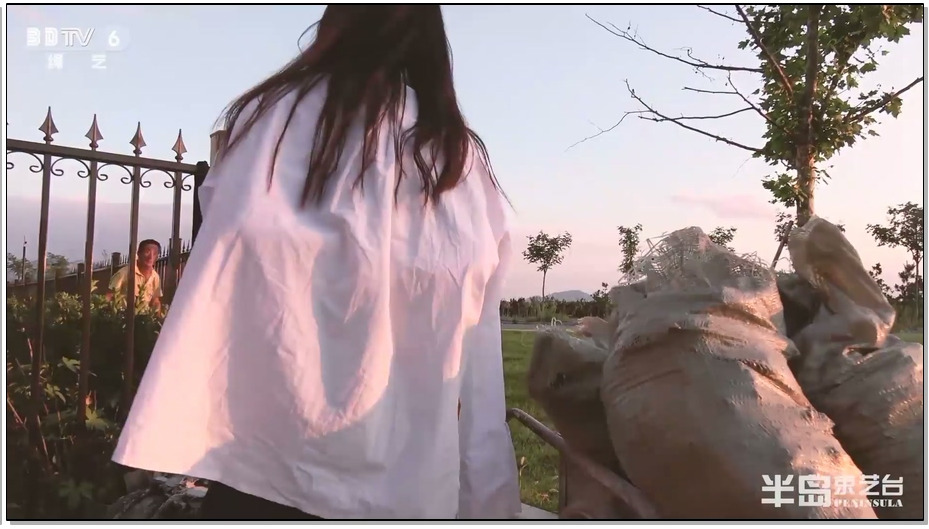 【半岛束艺】绳艺临时工：可乐小姐姐睡裙户外捆绑行，大概从未经历过户外，竟然面不改.