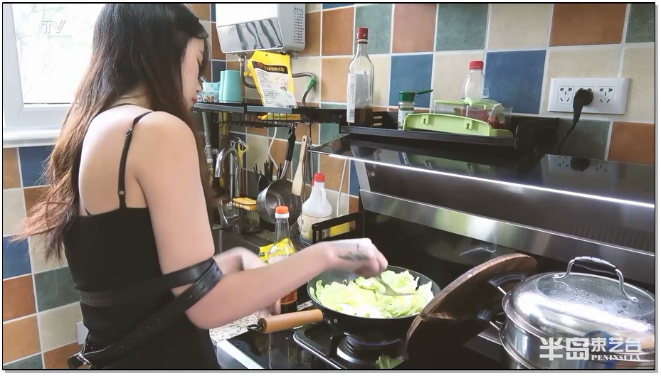 【半岛束艺】绳艺临时工：可乐戴镣做饭，未来定是贤妻良母