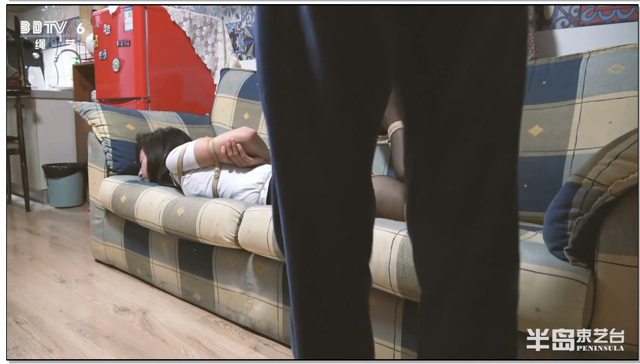 【半岛束艺】大长腿新模美雅初次试镜就上大刑伺候：制服黑丝+狂挠