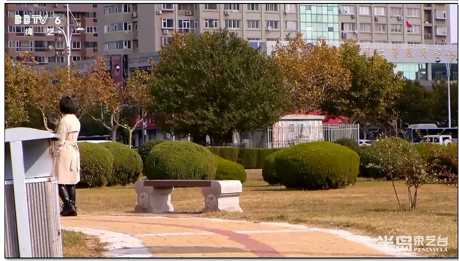 【半岛束艺】海语镣铐广场人群穿梭