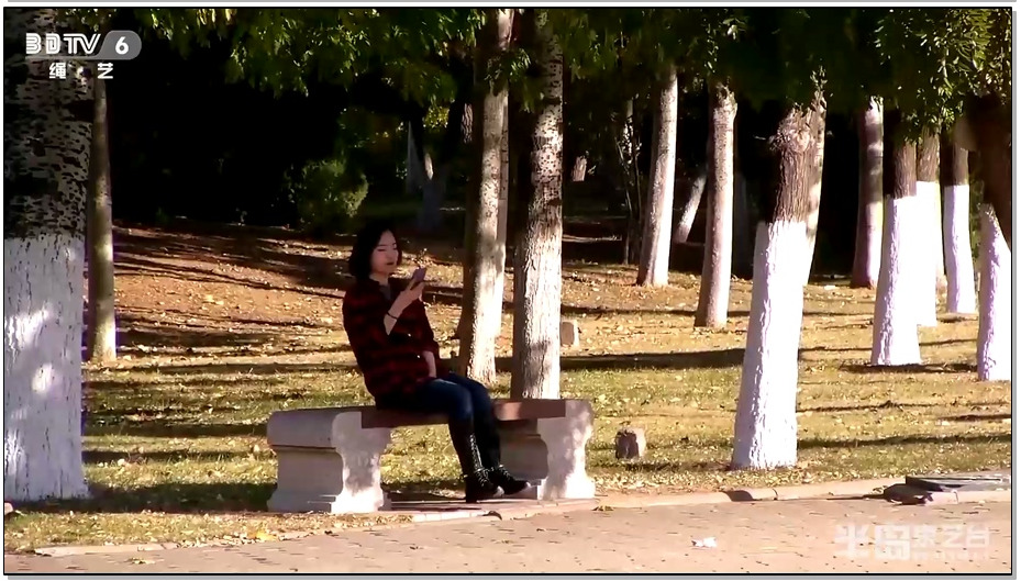 【半岛束艺】行为艺术，暗拍海语广场镣铐长凳展示，遇热心大妈