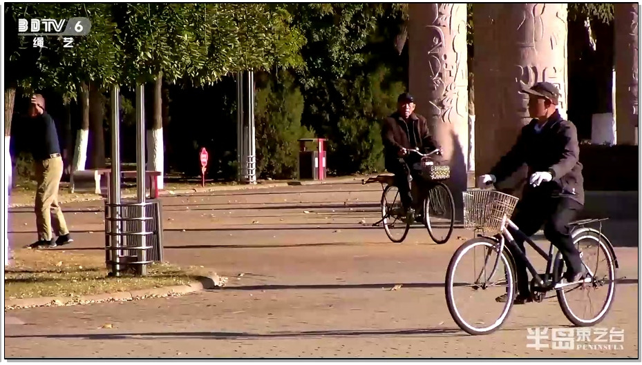 【半岛束艺】行为艺术，暗拍海语广场镣铐长凳展示，遇热心大妈