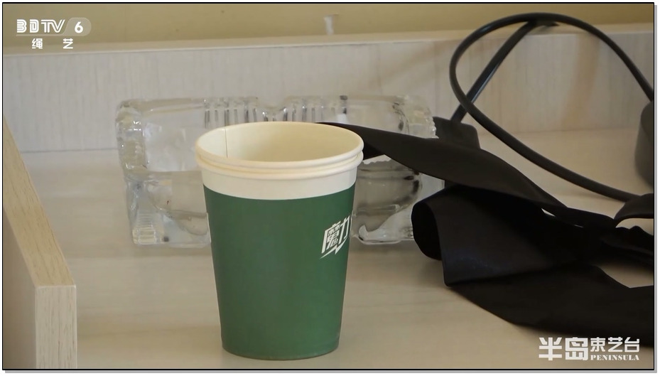 【半岛束艺】苦逼劫匪帮助被劫女孩上厕所