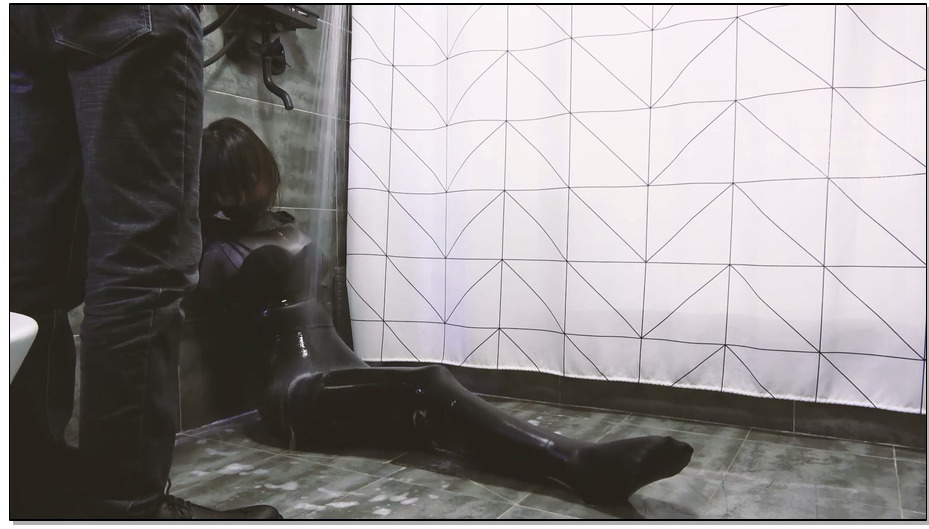 【半岛束艺】诱惑湿身黑丝全包衣 下 3层黑丝包裹美女！美女被丝袜层层包裹被冲水玩弄娇躯