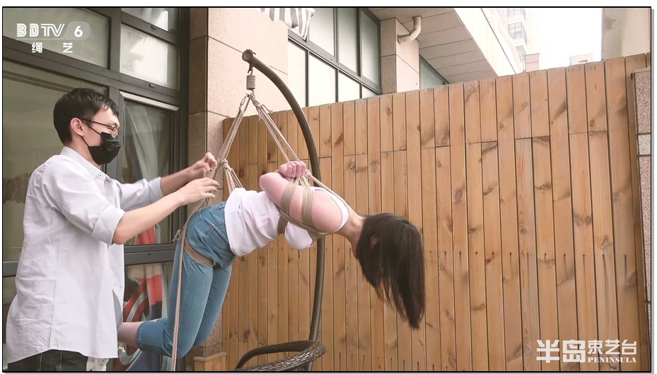 【半岛束艺】流星七分裤白袜露台驷马吊