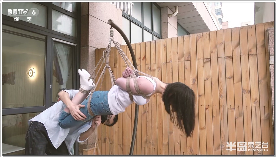 【半岛束艺】流星七分裤白袜露台驷马吊