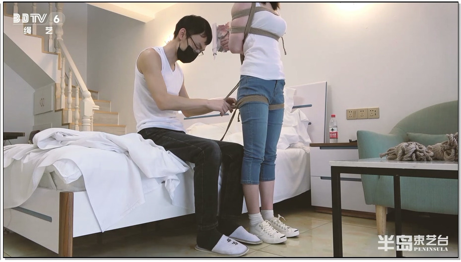 【半岛束艺】流星七分裤白袜露台驷马吊