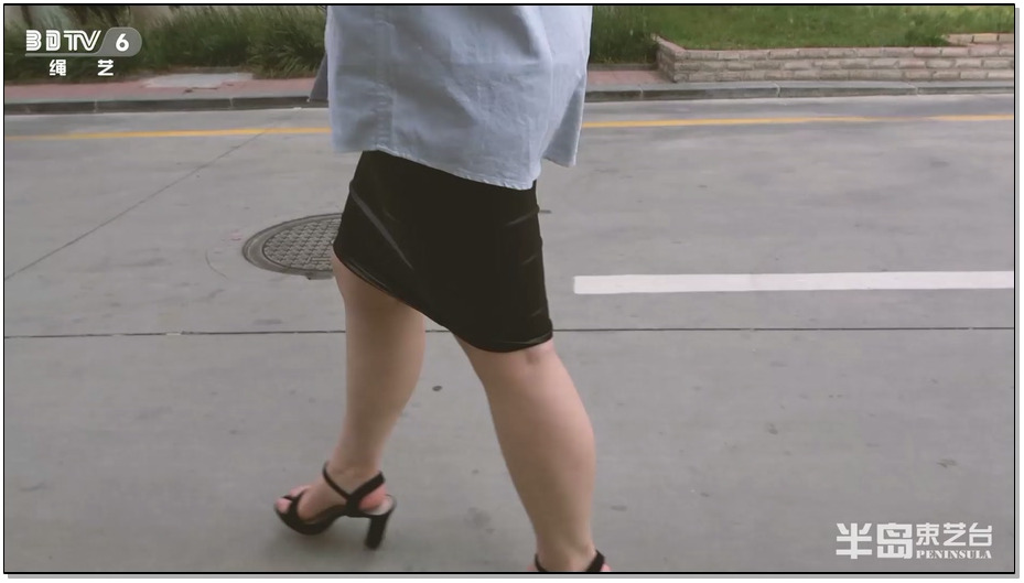 【半岛束艺】人来人往的刺激：魔铃小区内令人汗颜的淡定散步 上