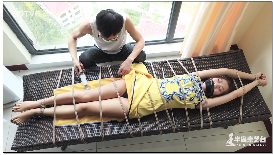 【半岛束艺】美国定拍：诺米椅缚严重挣扎挠痒