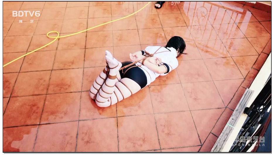 【半岛束艺】光天化日下的湿身：雪碧露台驷马人工降雨