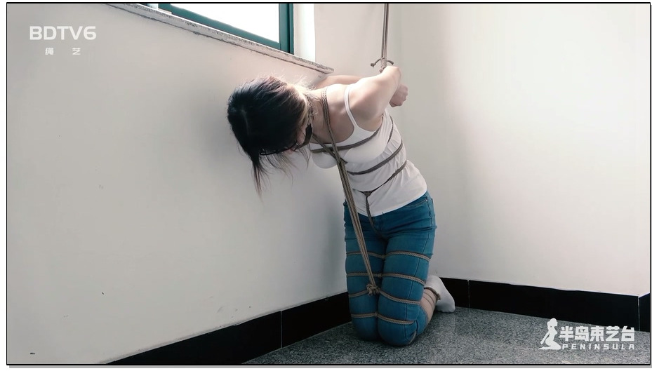 【半岛束艺】鹿野比拼俯卧撑失败，楼道跪吊放置处罚