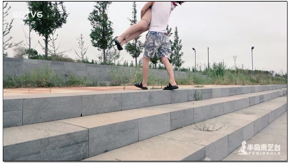 【半岛束艺台】布玛 公园内的漫长蹦跳