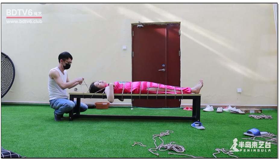 【半岛束艺】佐伊 惊艳旗袍木凳蛇缚，哭得邻居差点报警