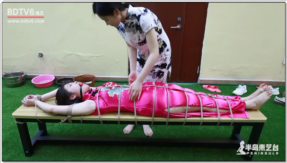 【半岛束艺】佐伊 惊艳旗袍木凳蛇缚，哭得邻居差点报警