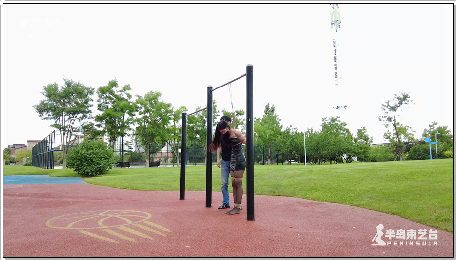 【半岛束艺】佐伊 全民健身响号召，独吊单杠有情操