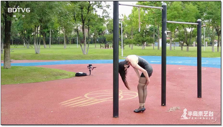【半岛束艺】佐伊 全民健身响号召，独吊单杠有情操