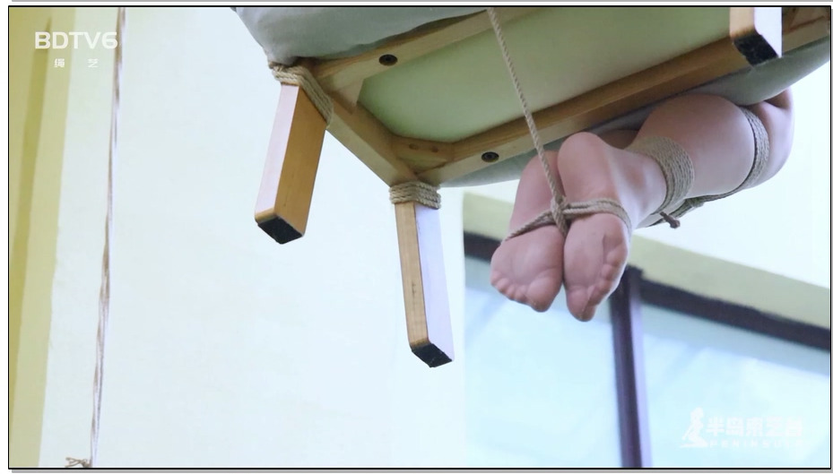 【半岛束艺】秋千4米吓哭雪碧