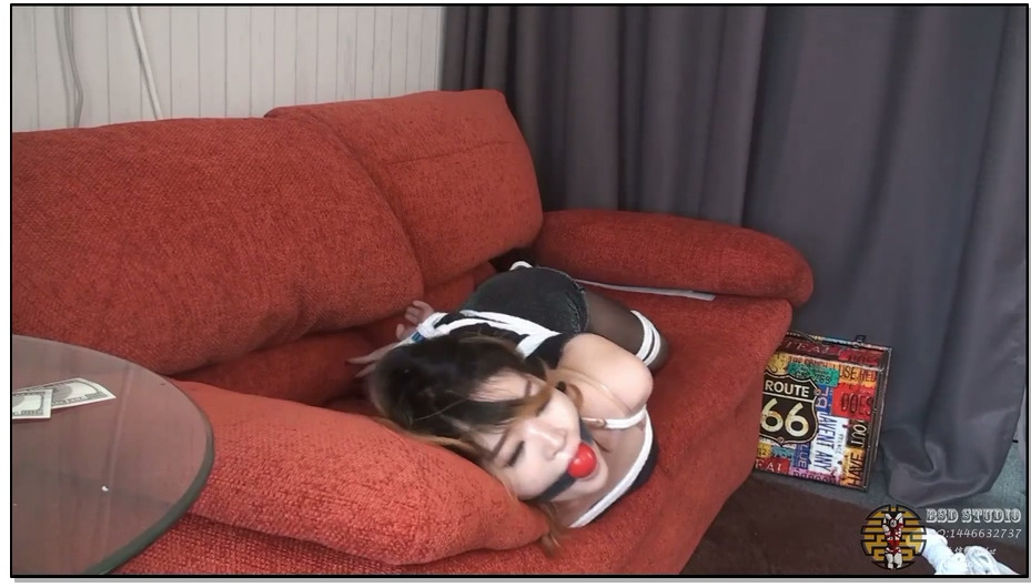 【BSD】隶娘风格-黑丝夜店装的小妹被塞上口球紧缚在地使劲的挣扎试图逃脱