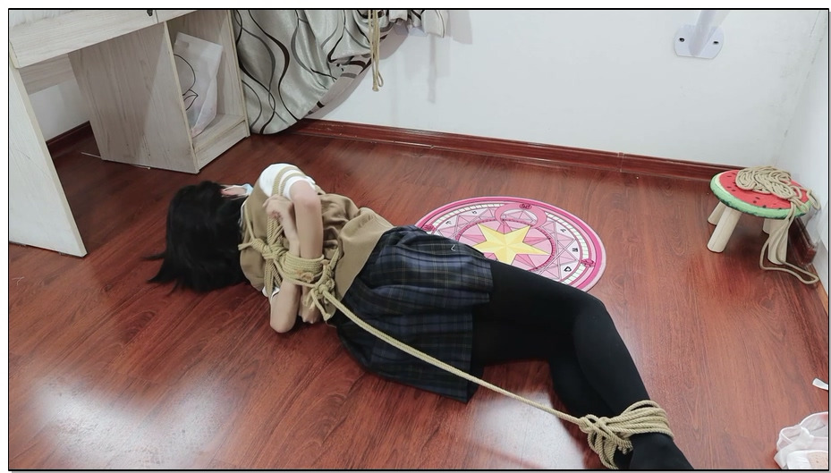 【CC777】萍萍 驷马紧缚镣铐行走 新人现役JK黑丝女子优等生室内捆绑挣扎制服鞋户外镣…