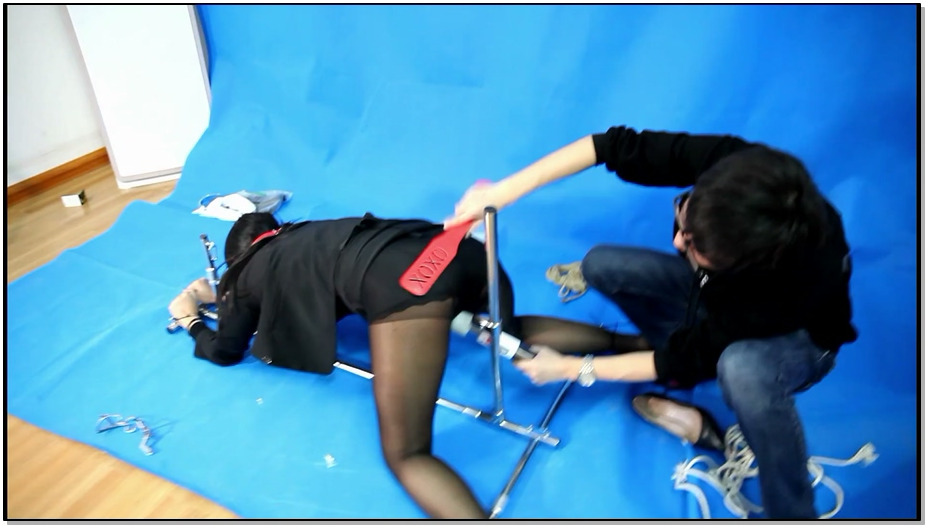 【CLZ原创】橘子OL职业装黑丝犬奴跪缚架固定，电击威胁训服调教，SP