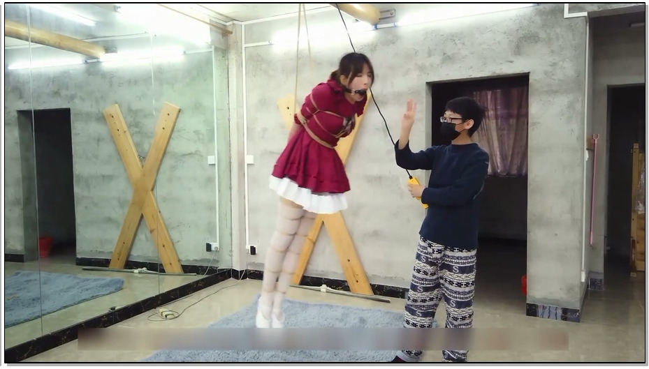 【clz原创】灵粒白袜JK女仆装，3斤麻绳全身捆绑，勒紧脚尖顶地和吊，加挑战吊15分钟