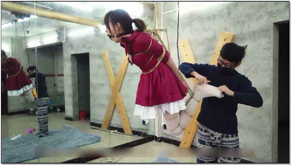 【clz原创】灵粒白袜JK女仆装，3斤麻绳全身捆绑，勒紧脚尖顶地和吊，加挑战吊15分钟