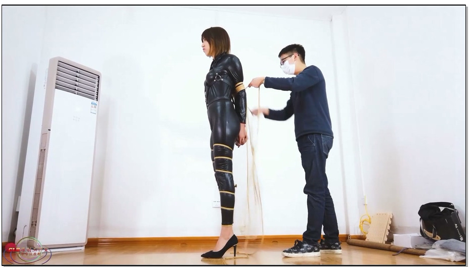 【clz原创】灵粒大长腿，并脚缚，超紧欧式连着大口球，后手吊